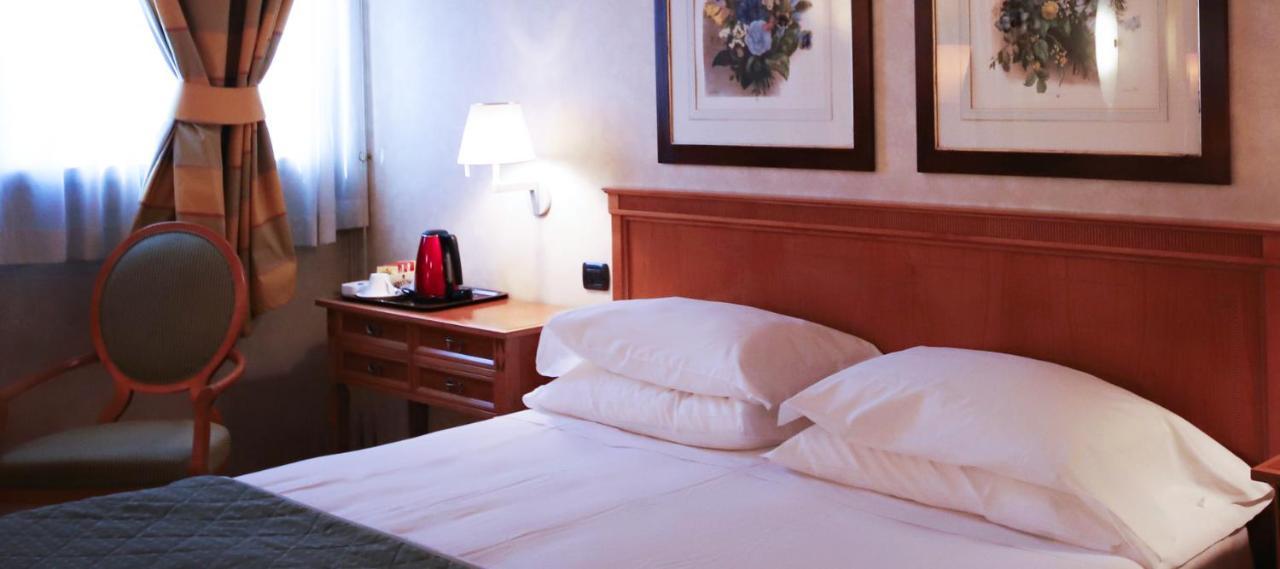 Monica Hotel Fiera Pregnana Milanese Exterior photo