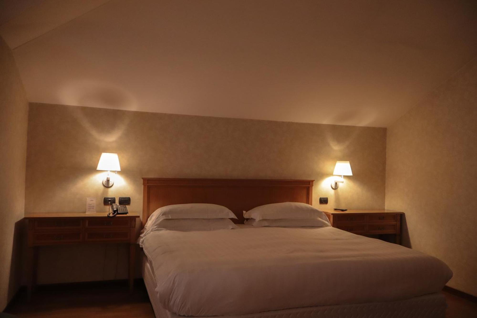 Monica Hotel Fiera Pregnana Milanese Exterior photo
