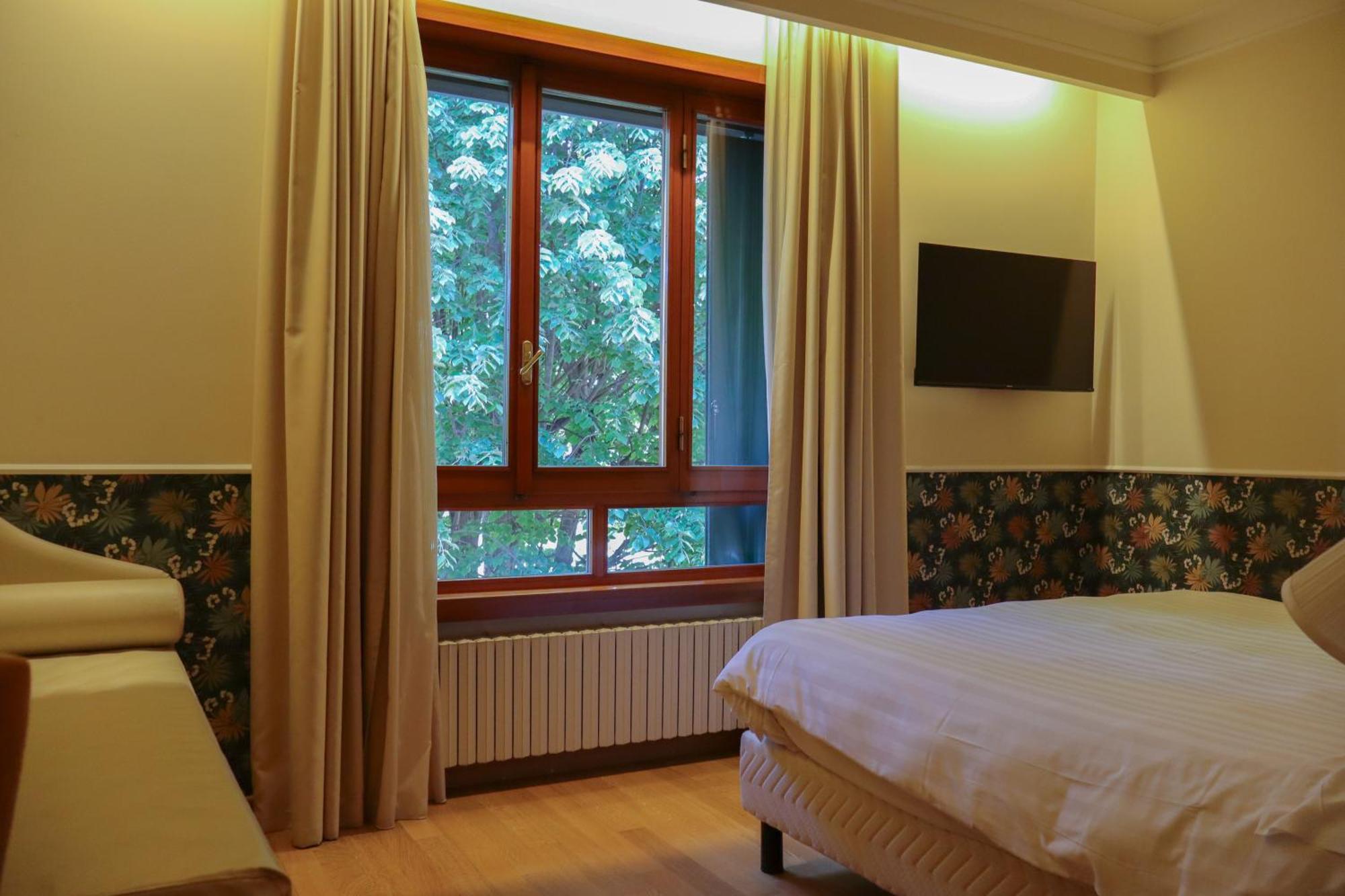 Monica Hotel Fiera Pregnana Milanese Exterior photo