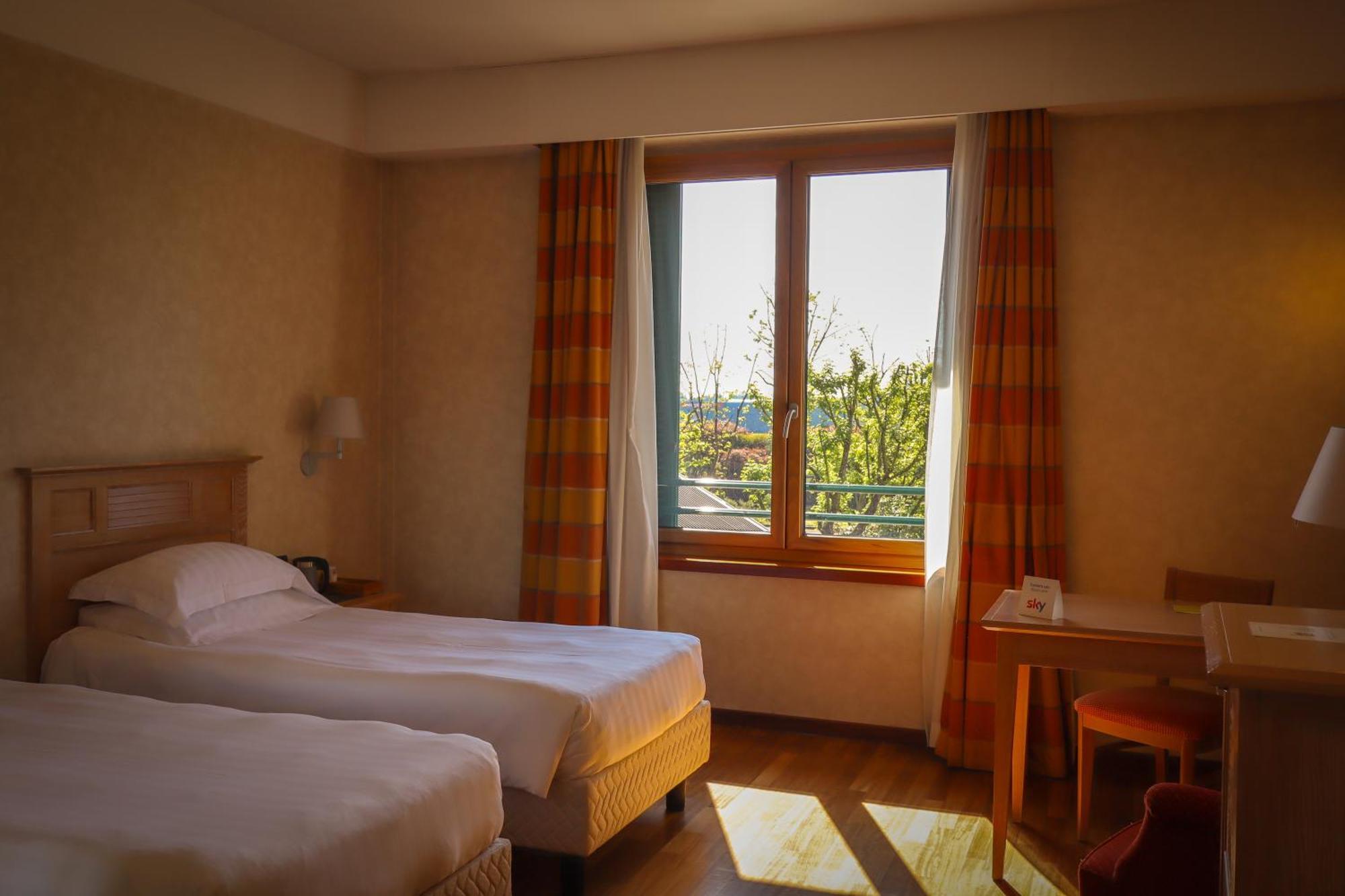 Monica Hotel Fiera Pregnana Milanese Exterior photo