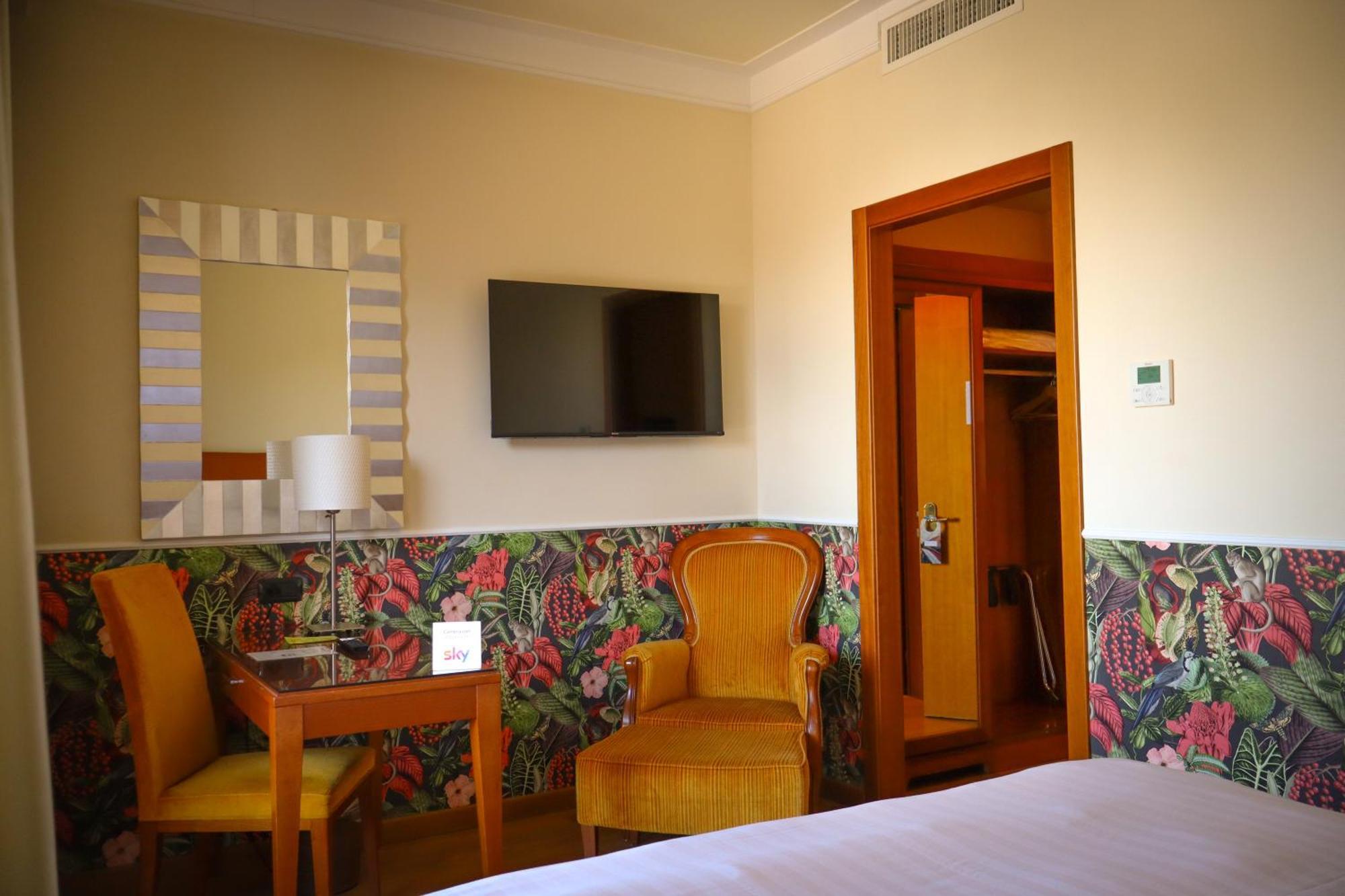 Monica Hotel Fiera Pregnana Milanese Exterior photo