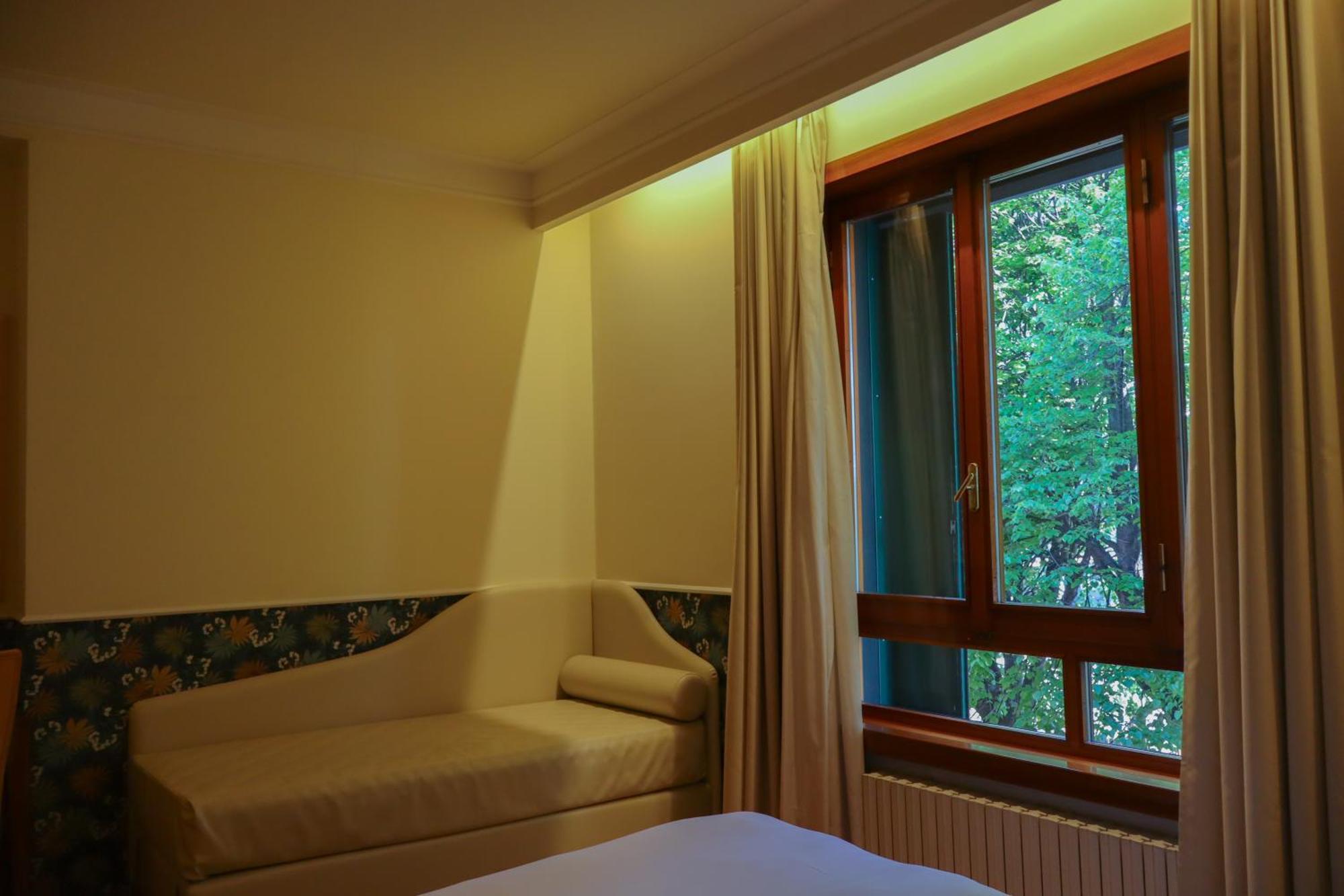 Monica Hotel Fiera Pregnana Milanese Exterior photo